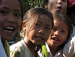 Children in Laos by Asienreisender