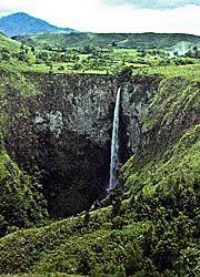 Download this Sipisopiso Waterfall The Northern Point Lake Toba Near Tongging picture