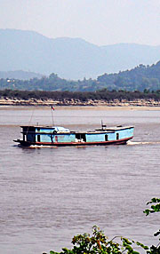 Asienreisender - Boat on the Mekong