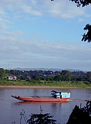 Asienreisender - Houseboat on the Mekong