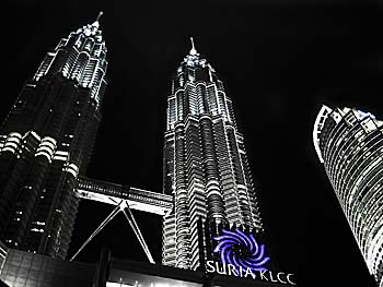 Petronas Twin Towers, Kuala Lumpur, by Asienreisender
