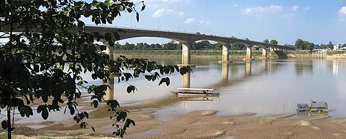 First Thailand-Laos Friendship Bridge at Nongh Khai by Asienreisender