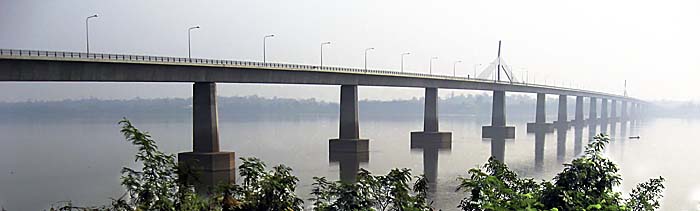 The 2nd Thailand/Los Friendship Bridge at Mukdahan by Asienreisender