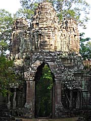 Angkor Thom's East Gate by Asienreisender