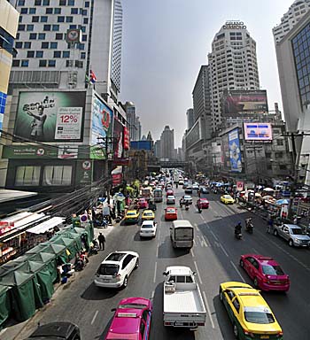 Bangkok Downtown Traffic, Phetburi Road by Asienreisender