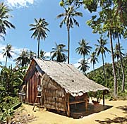 A Hut on Rabbit Island / Koh Tonsay by Asienreisender