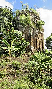 'Phnom Bayang Site Temple' by Asienreisender