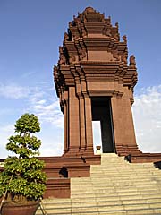 'Phnom Penh's Independence Monument' by Asienreisender