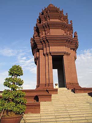 'Independence Monument in Phnom Penh' by Asienreisender
