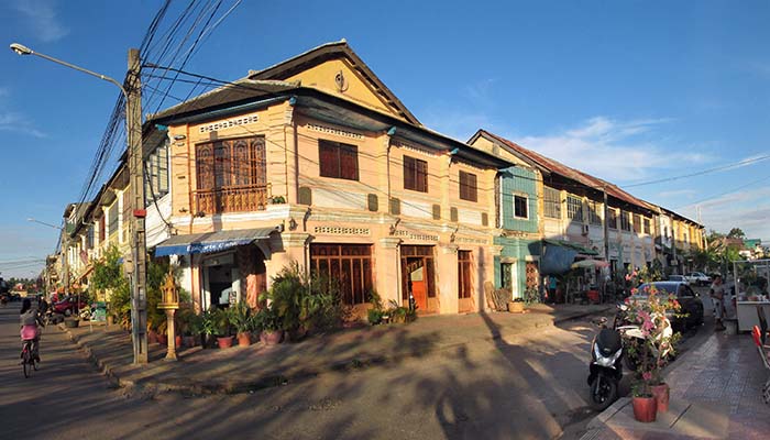 'Housefront in Kampot' by Asienreisender