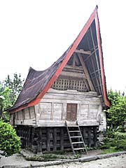 'Traditional Batak House' by Asienreisender