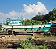 'Typical Malay/Cambodian Fishing Boat in Sre Ambel' by Asienreisender