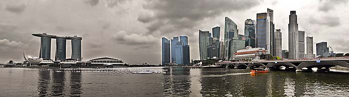 'Skyline of Downtown Singapore' by Asienreisender