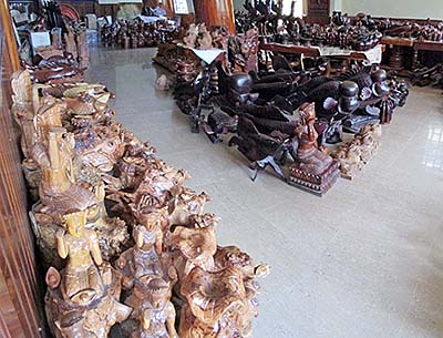 'A Collection of Wood Carvings in Pursat Century Hotel' by Asienreisender