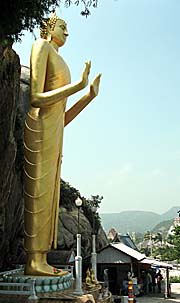 Buddha at Khao Takiab Mountain' by Asienreisender