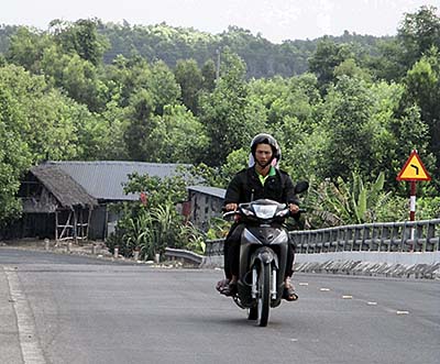 'Motorbike Driver in Vietnam' by Asienreisender