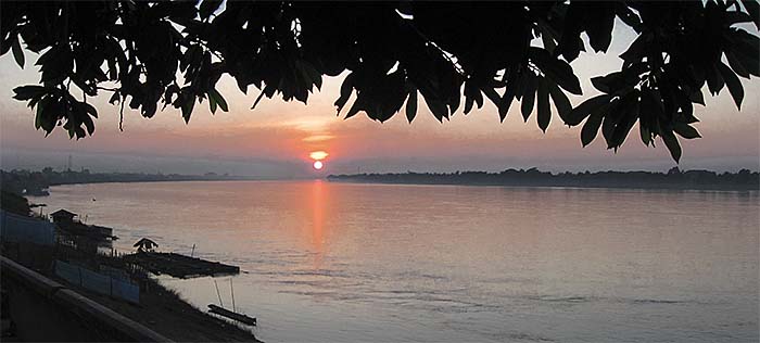 'The Mekong River at Nong Khai' by Asienreisender