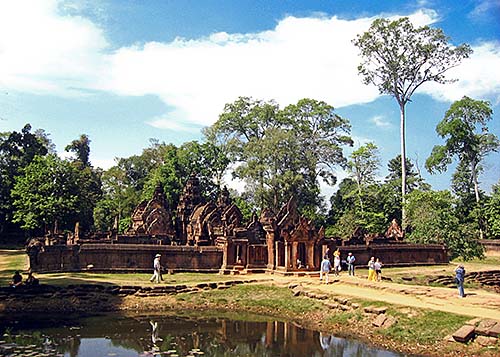 'Banteay Srei Temple Compound'  by Asienreisender