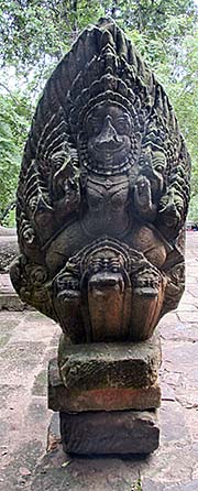 'A Garuda at Wat Banan' by Asienreisender