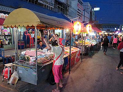 'Surin's Night Market' by Asienreisender