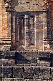 'A False Door in one of the Prangs of Prasat Muang Tam' by Asienreisender