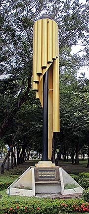 'A Woodwind Instrument in Phalan Chai Park' by Asienreisender