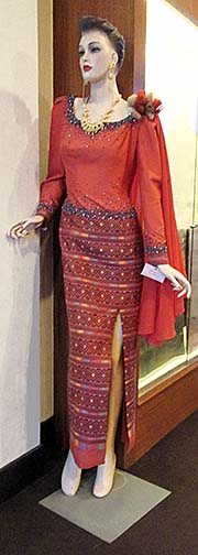 'Local Clothing in Kalasin Museum' by Asienreisender