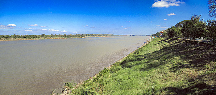 'The Mekong River at Khemarat' by Asienreisender
