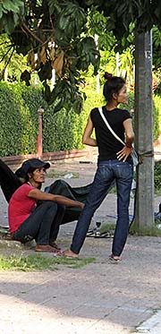 'Roofless Women in Phnom Penh' by Asienreisender