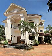 'Khmer Rich Villa' by Asienreisender