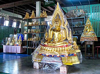 'Inside a Buddha Factory in Phitsanulok' by Asienreisender
