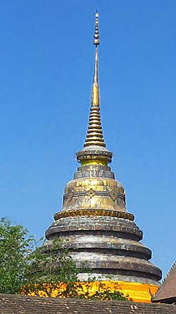 'The Main Chedi of Wat Phra That Lampang Luang' by Asienreisender