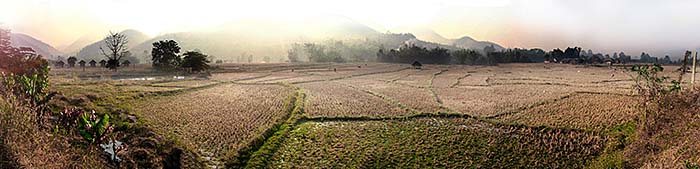 'Rice Paddies and Expanding Tourist Infrastructure in and around Pai' by Asienreisender