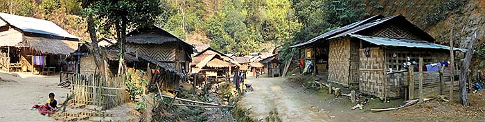 'Inside Ban Nai Soi Kayan Village' by Asienreisender