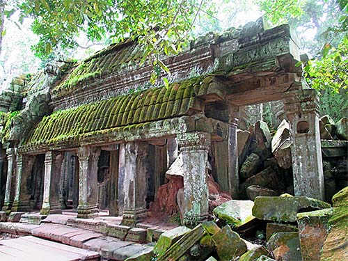 'Angkor Ta Prohm, Site Building with Gallery, Debris' by Asienreisender