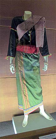 'Traditional Silk Woman Dress in Surin' by Asienreisender