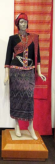 'Traditional Silk Dress in Kalasin Town Museum' by Asienreisender